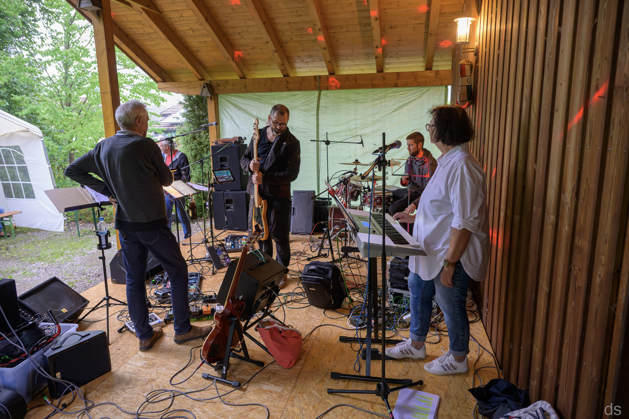 Die ganze Band im Gruppenbild